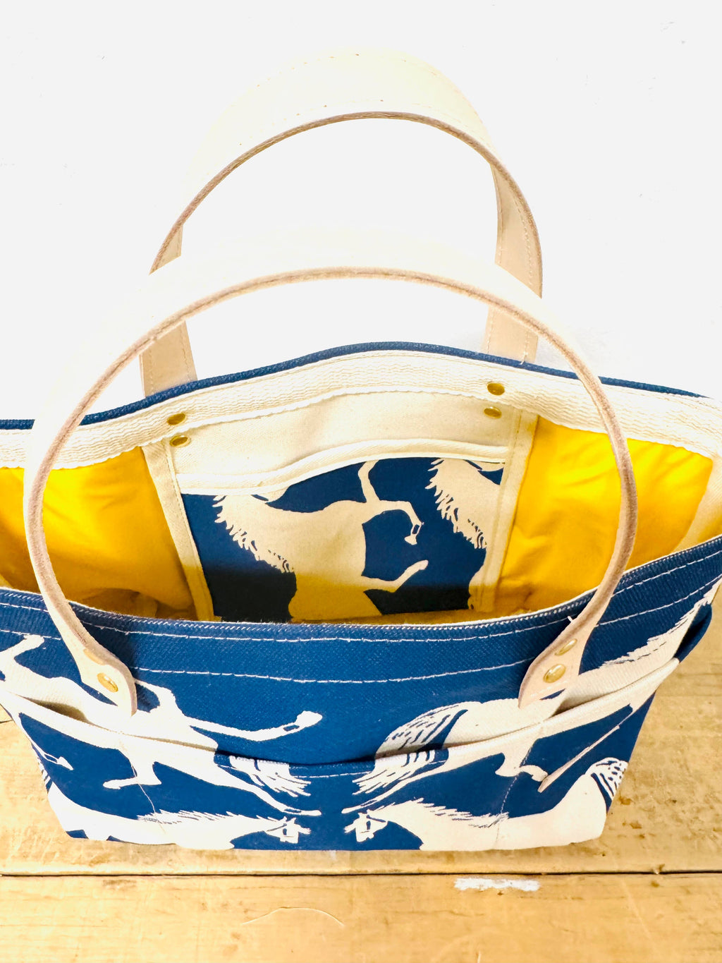 Bolsa tote George – Lorton Trot: Blue de Erin Flett