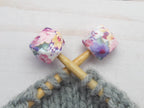 Mauve Floral Hexagon | Topes de puntos (Stitch Stoppers) para tejer de Fox & Pine Stitches