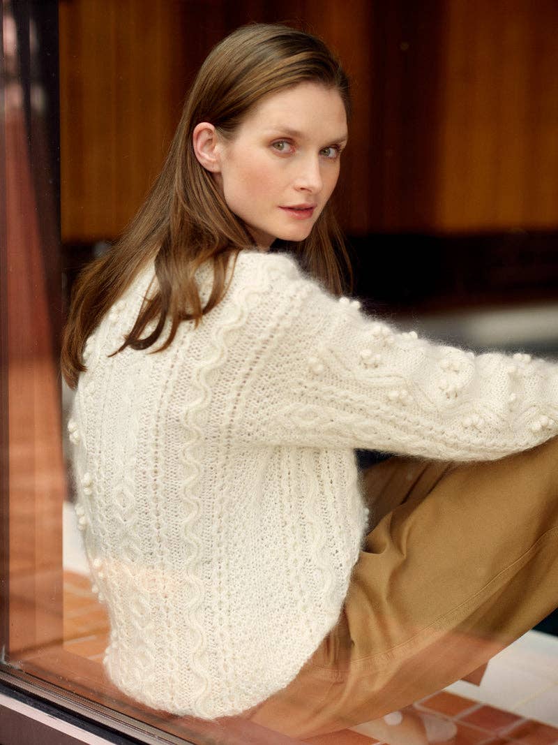 Entwined: Cables, Lace and Knitted Textures de Laine Publishing
