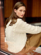 Entwined: Cables, Lace and Knitted Textures de Laine Publishing