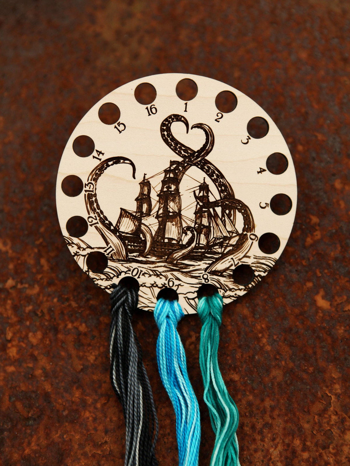 Organizador para hilo de bordar Kraken Squid Ship de Sunrise Grove