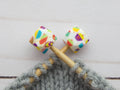 Cupcake Hexagon | Stitch Stoppers, protectores de puntas, de Fox & Pine Stitches