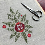 Oh Christmas Tree: kit de punto de cruz, lino de 32 ct de Love Poppet