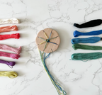 The Kumi Wheel: kit para hacer pulseras de kumihimo de Grow Creative