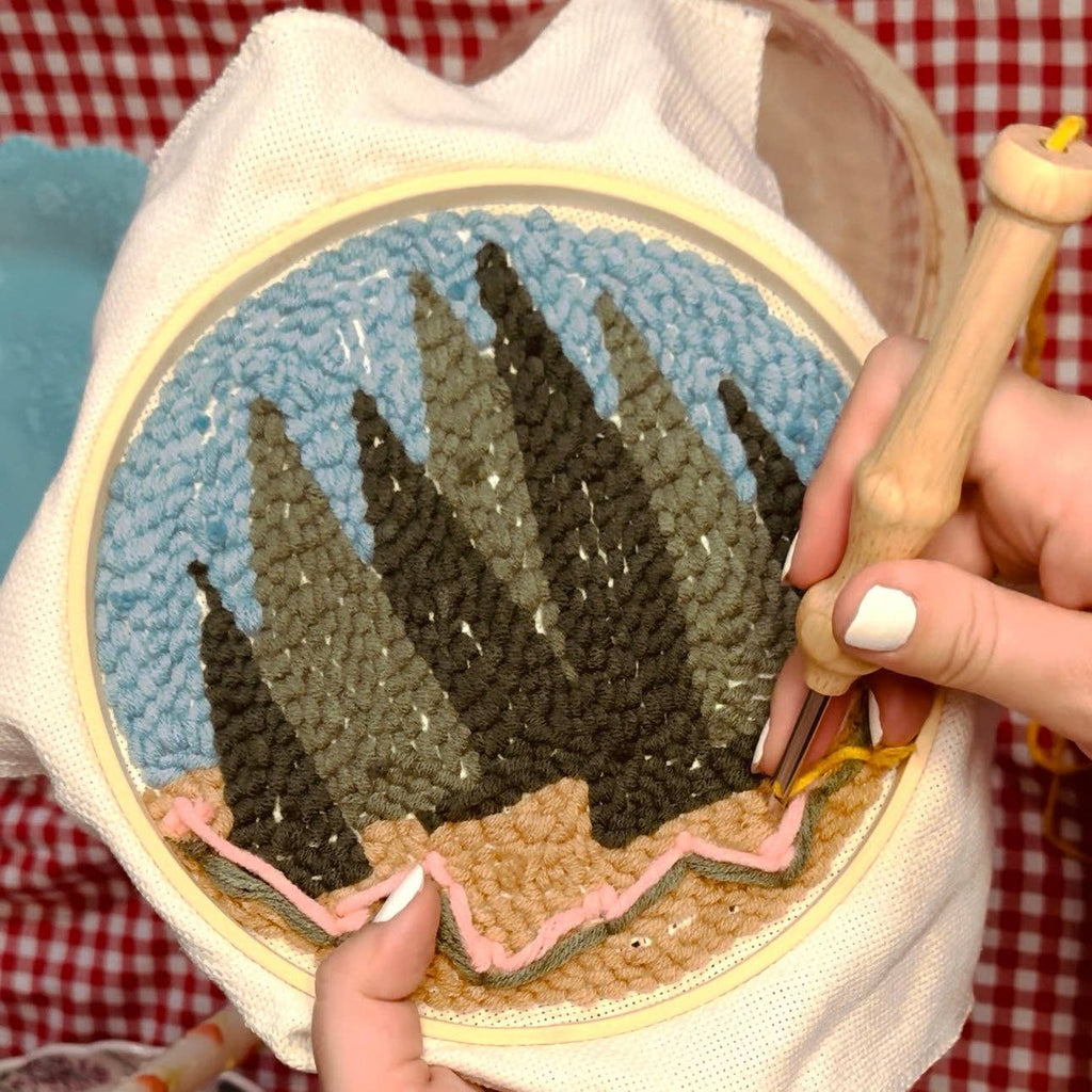 Kit DIY de bordado con punch needle Summer Forest de Plum Diddle