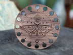 Organizador para hilo de bordar Mystical Moth, madera de nogal de Sunrise Grove