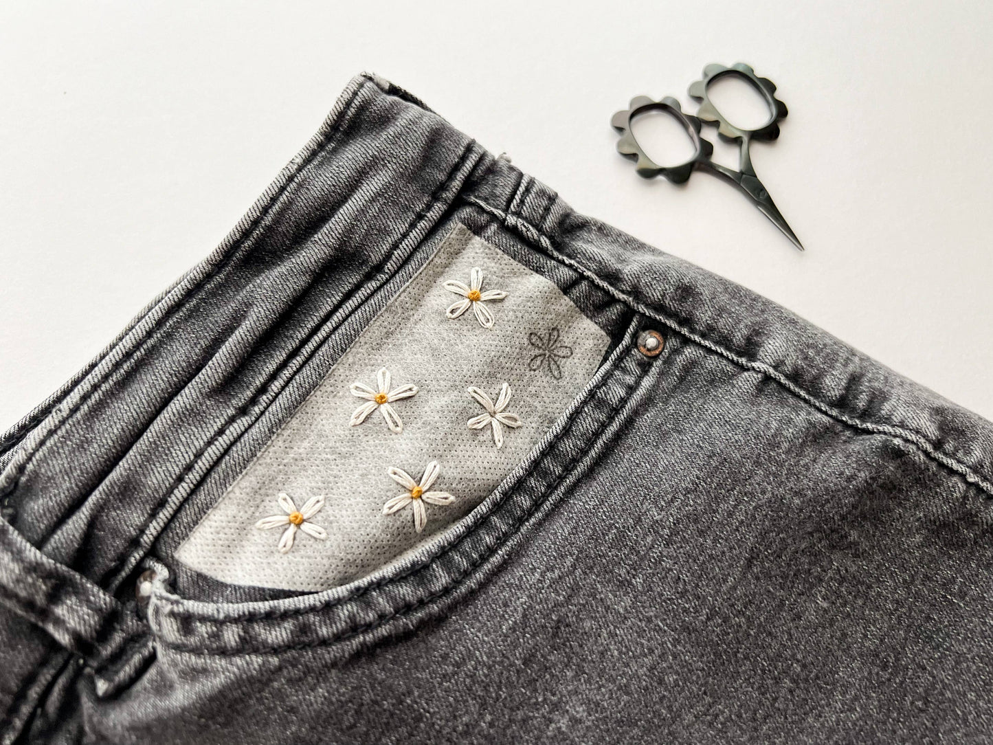 Small flower scissors, tiny needlecraft scissors: Blue