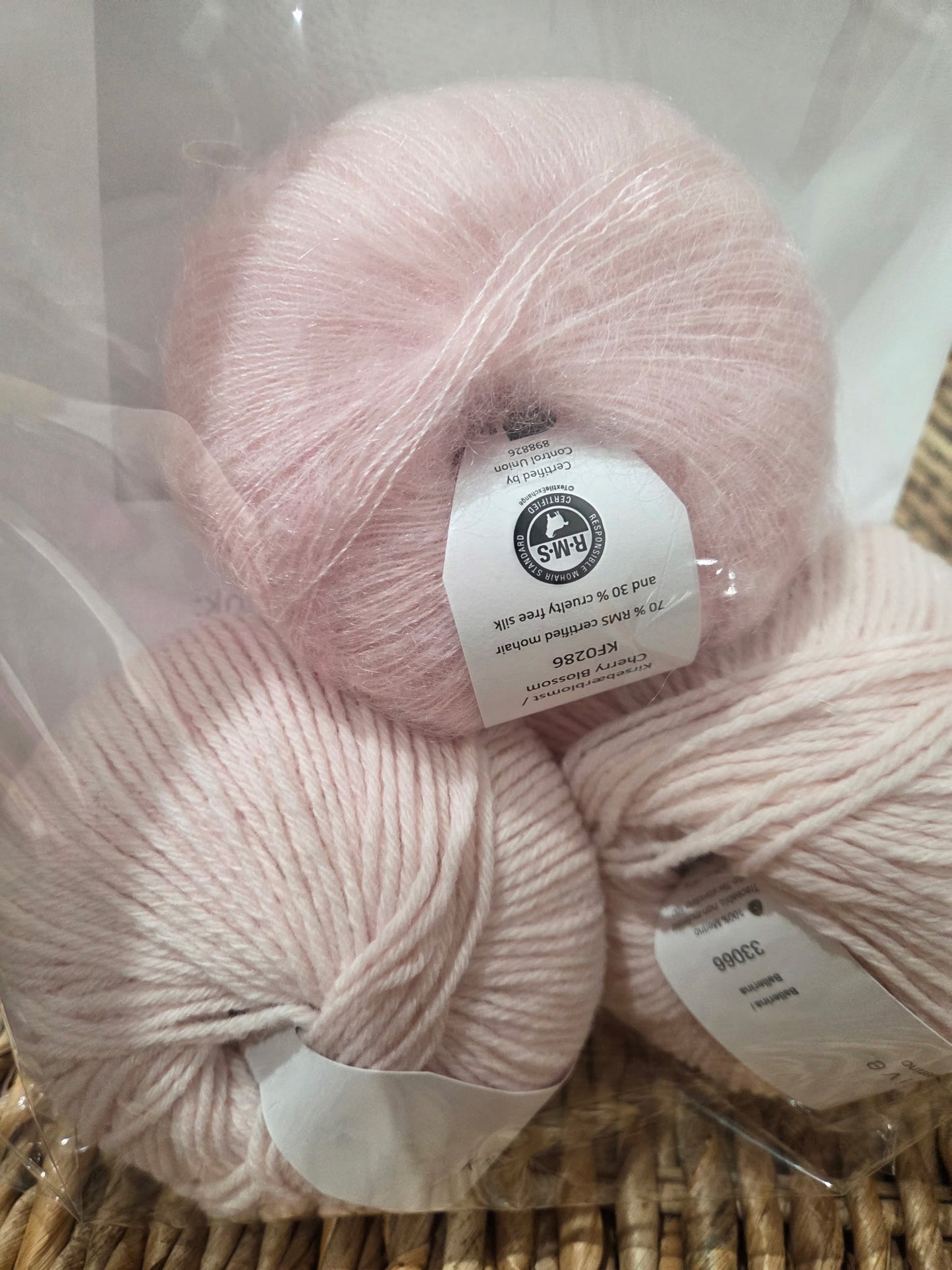 Nola Mitts by Svetlana Volkova