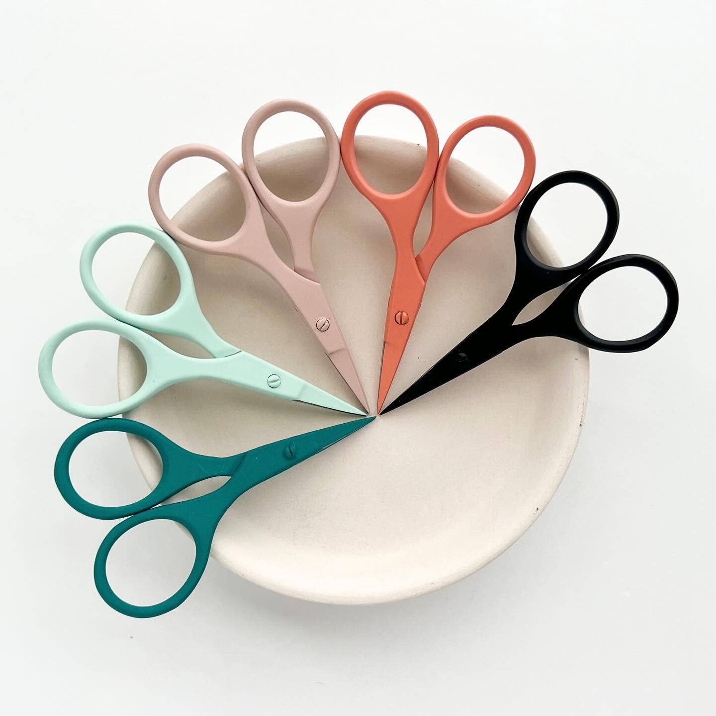 Small needlecraft scissors, tiny embroidery scissors: Mint