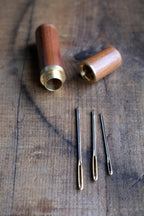 Estuche de madera para agujas de NNK Press