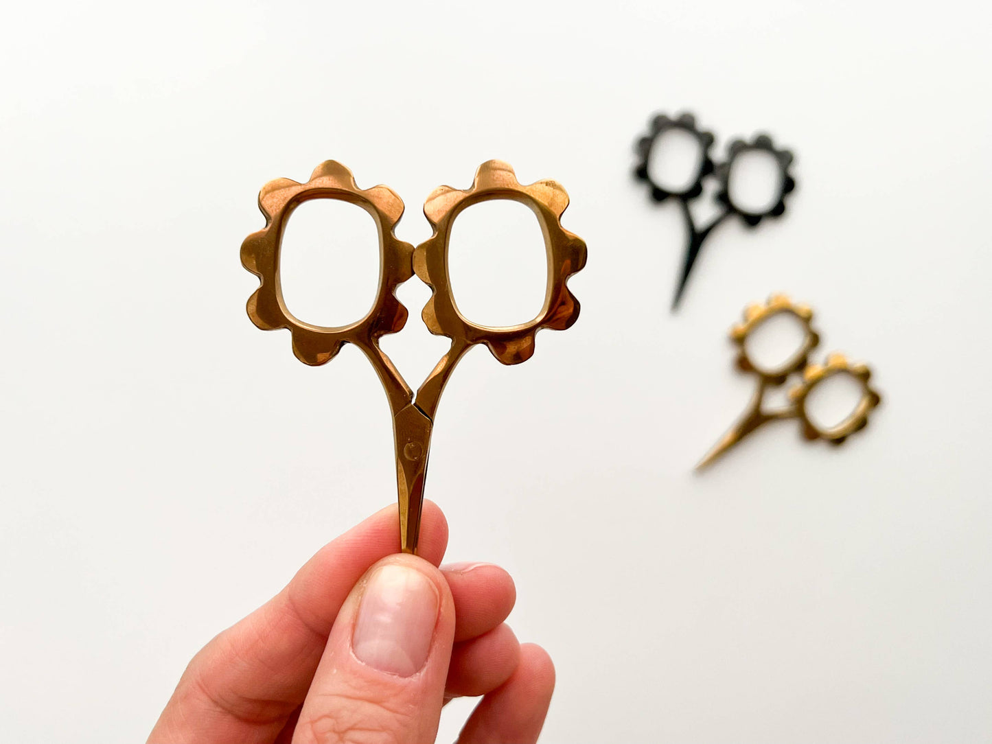Small flower scissors, tiny needlecraft scissors: Blue