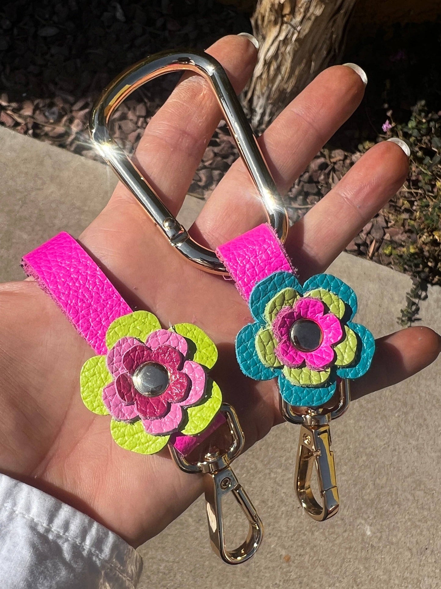 Flower Power! Phone Wristlet: Green