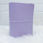 Cuaderno de viaje (Traveler's Notebook) BEE-6 Pastel Lilac | Para repuestos y cuadernos de 5 x 7 in (13 x 18 cm) de The HoneyBShop