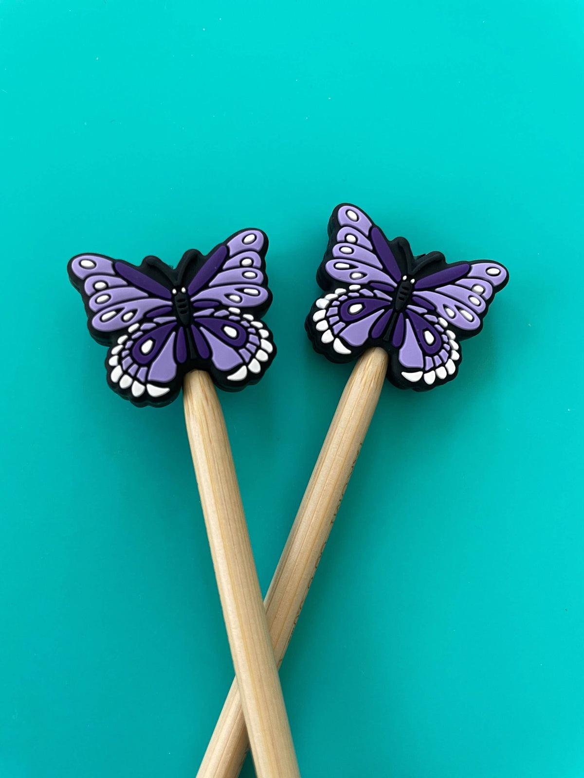 Mariposa morada, polilla, naturaleza: regalo para quienes tejen de Comma Craft Co