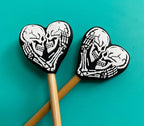 Pareja de esqueletos con corazón, San Valentín gótico de Halloween, regalo de Comma Craft Co