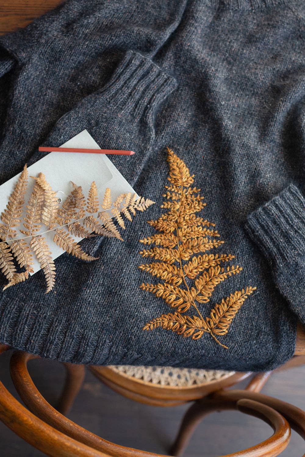 Embroidery on Knits (en inglés) de Laine Publishing