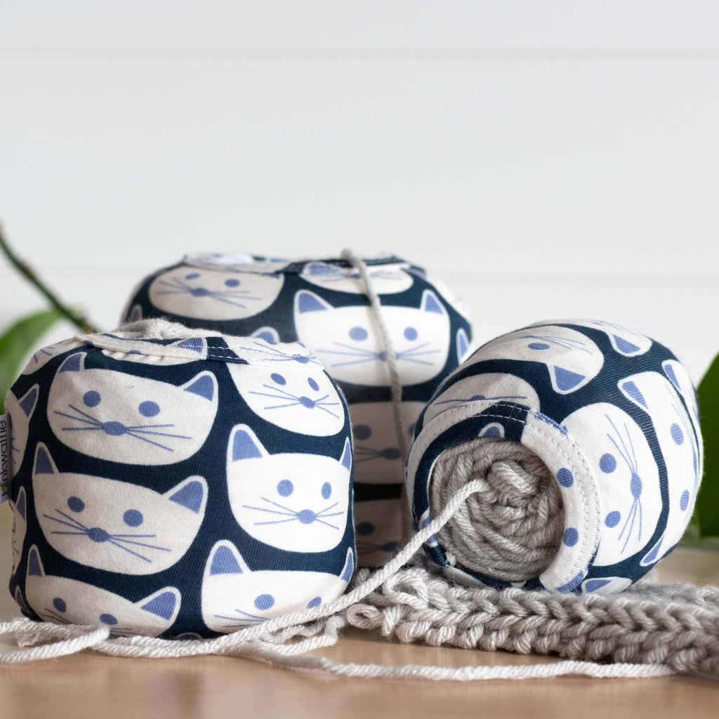 Funda para estambre Kitty COZY CAKES: pequeña de binkwaffle