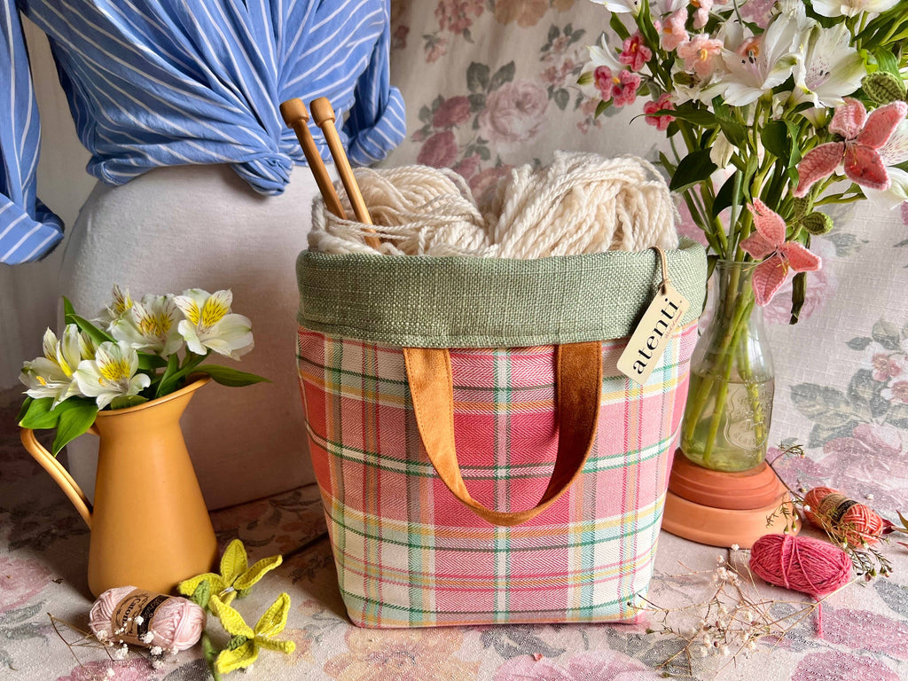 Bolsa para proyectos y organizador para tejer y crochet: Bubblegum Hope Basket de Atenti