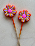 Protectores de puntas para tejer, flor retro fucsia, naranja y morada de Comma Craft Co