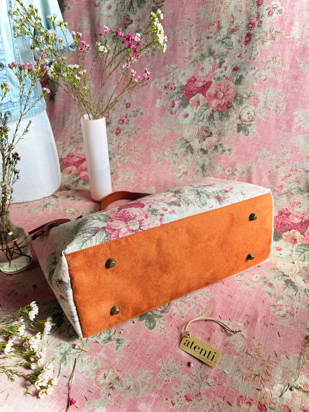 Bolsa Buddy Bag Rosewood de Atenti, hecha a mano en EE. UU., bolsa floral con asas de cuero y correa cruzada