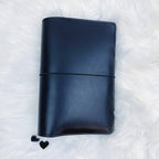 Funda Hobonichi A5 Smooth Black | Para la Hobonichi Cousin A5 de The HoneyBShop