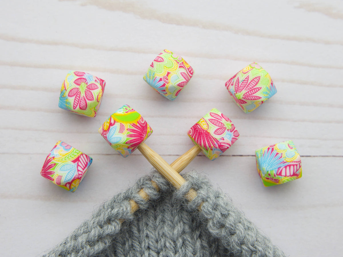 Preppy Floral Hexagon | Topes de puntos (Stitch Stoppers) para tejer de Fox & Pine Stitches