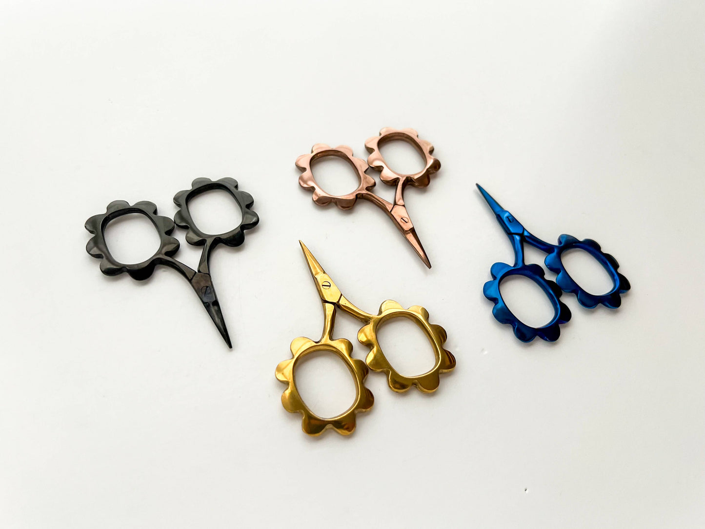 Small flower scissors, tiny needlecraft scissors: Blue