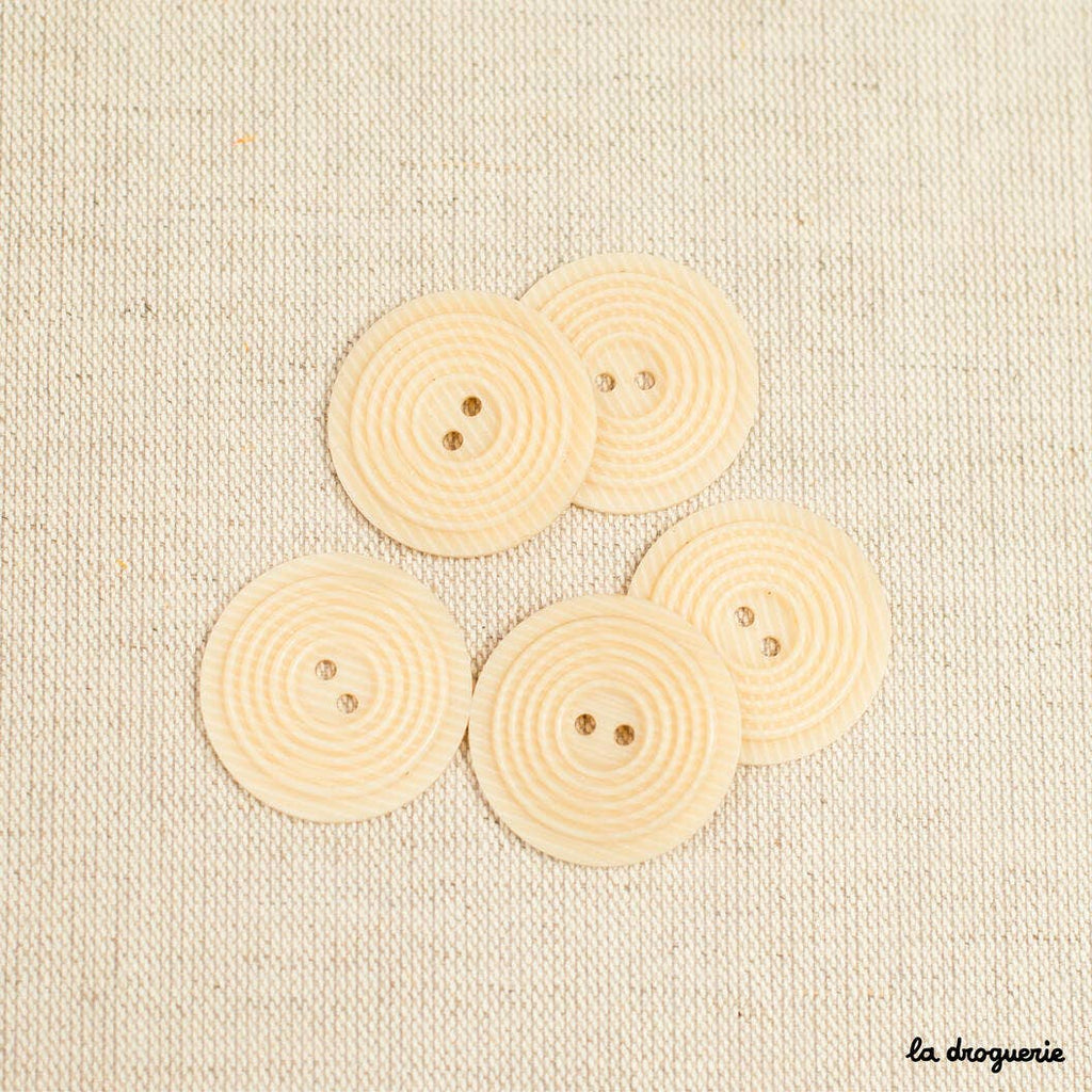 Botón Circled Sand Grain de 2 agujeros, 31 mm, de LA DROGUERIE