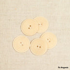 Botón Circled Sand Grain de 2 agujeros, 31 mm, de LA DROGUERIE