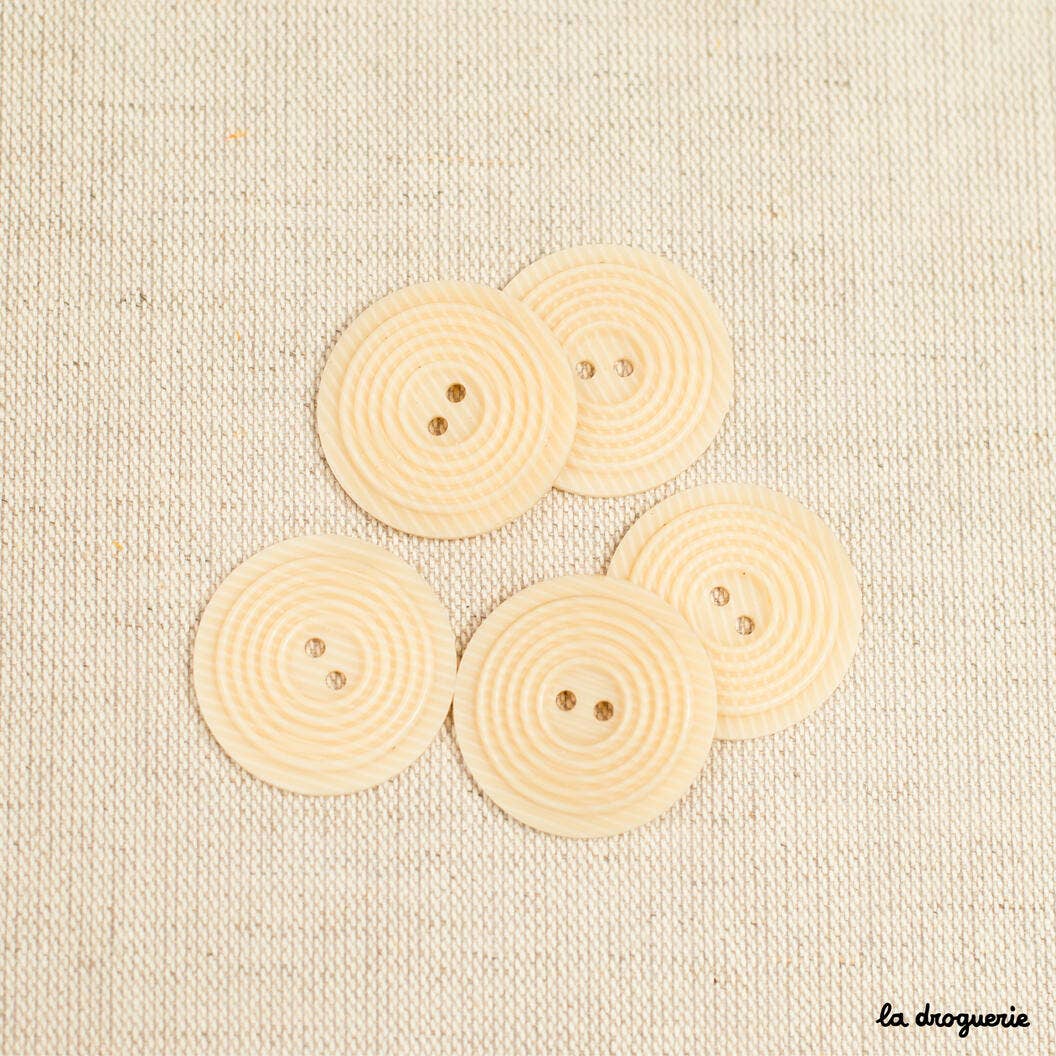 Circled Sand Grain Button 2 Holes 31 mm by LA DROGUERIE