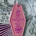 Llavero de motel: Pink Pony Club (Chappell Roan) de The 3 Sisters Design Co.