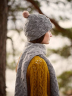 Entwined: Cables, Lace and Knitted Textures de Laine Publishing