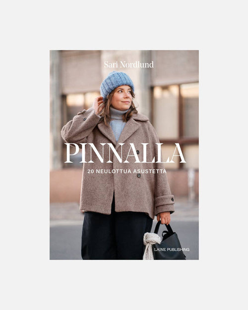 Foundations: 20 Knitted Accessories (en inglés, tapa dura) de Laine Publishing