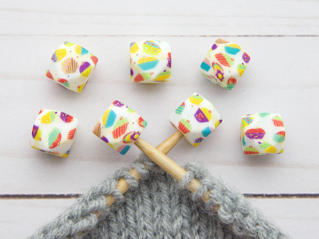 Cupcake Hexagon | Stitch Stoppers, protectores de puntas, de Fox & Pine Stitches