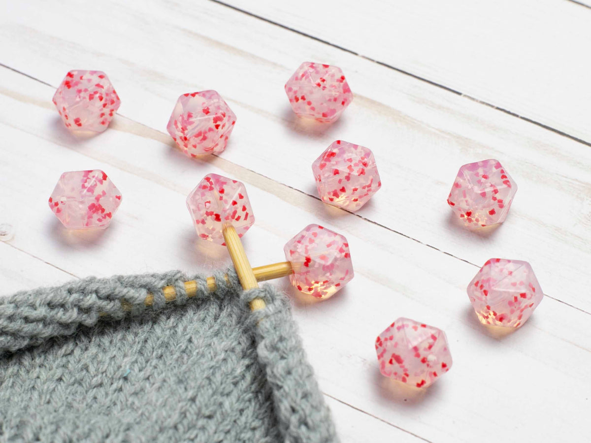 Tiny Heart Hexagon | Topes de puntos (Stitch Stoppers) para tejer de Fox & Pine Stitches