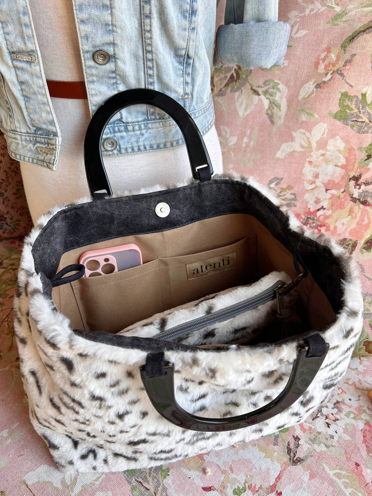 Siberia Divina; bolso de mano y bolsa pequeña para proyectos hechos en EE. UU. de Atenti