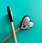 Pareja de esqueletos con corazón, San Valentín gótico de Halloween, regalo de Comma Craft Co