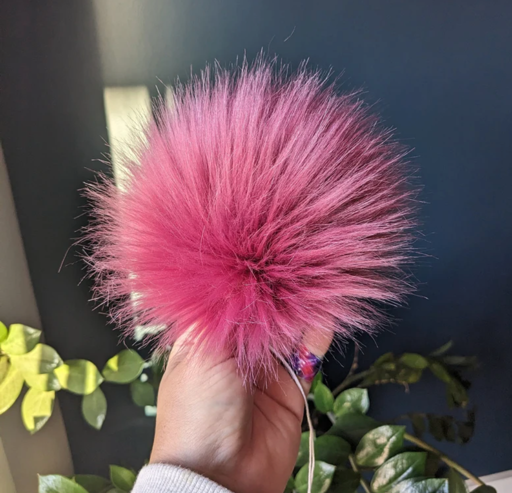 Pompón desmontable de piel sintética de 7 in (18 cm) - Mauve Pink de CountryStixCo