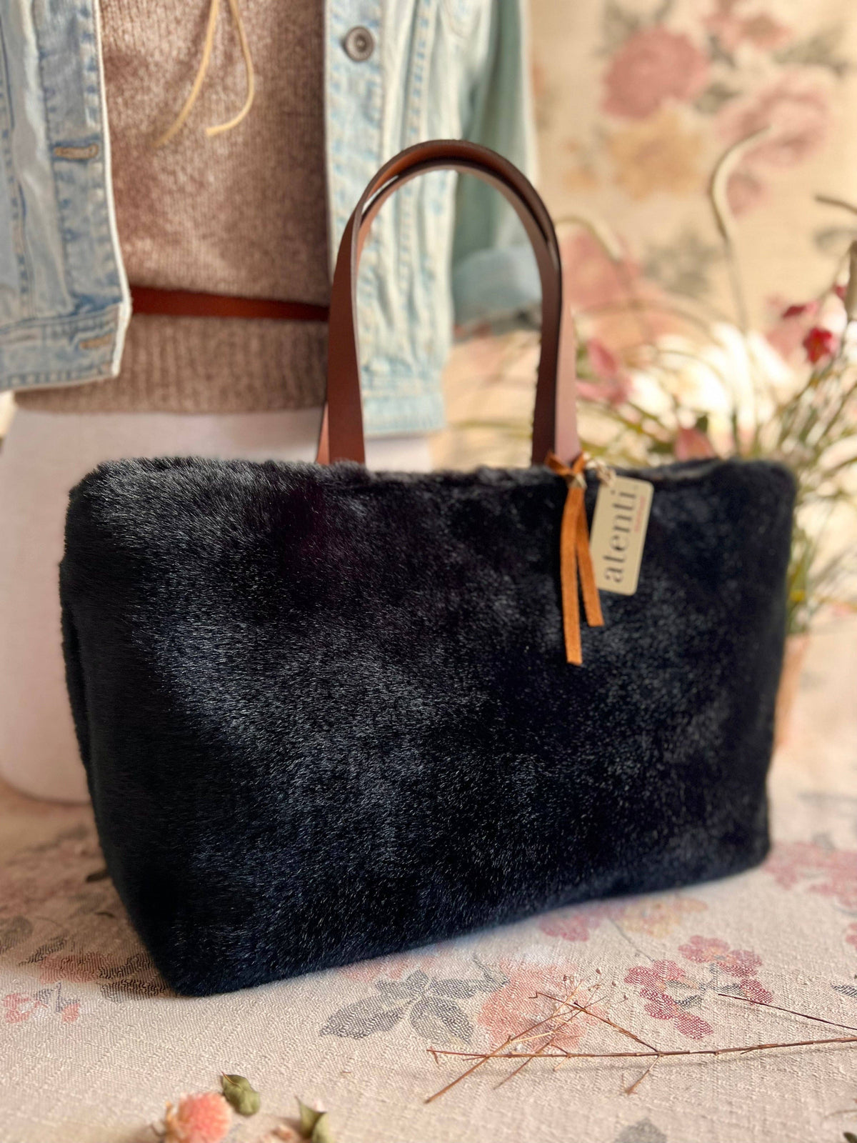 Midnight Mink Divina; bolso de mano y bolsa pequeña para proyectos hechos en EE. UU. de Atenti