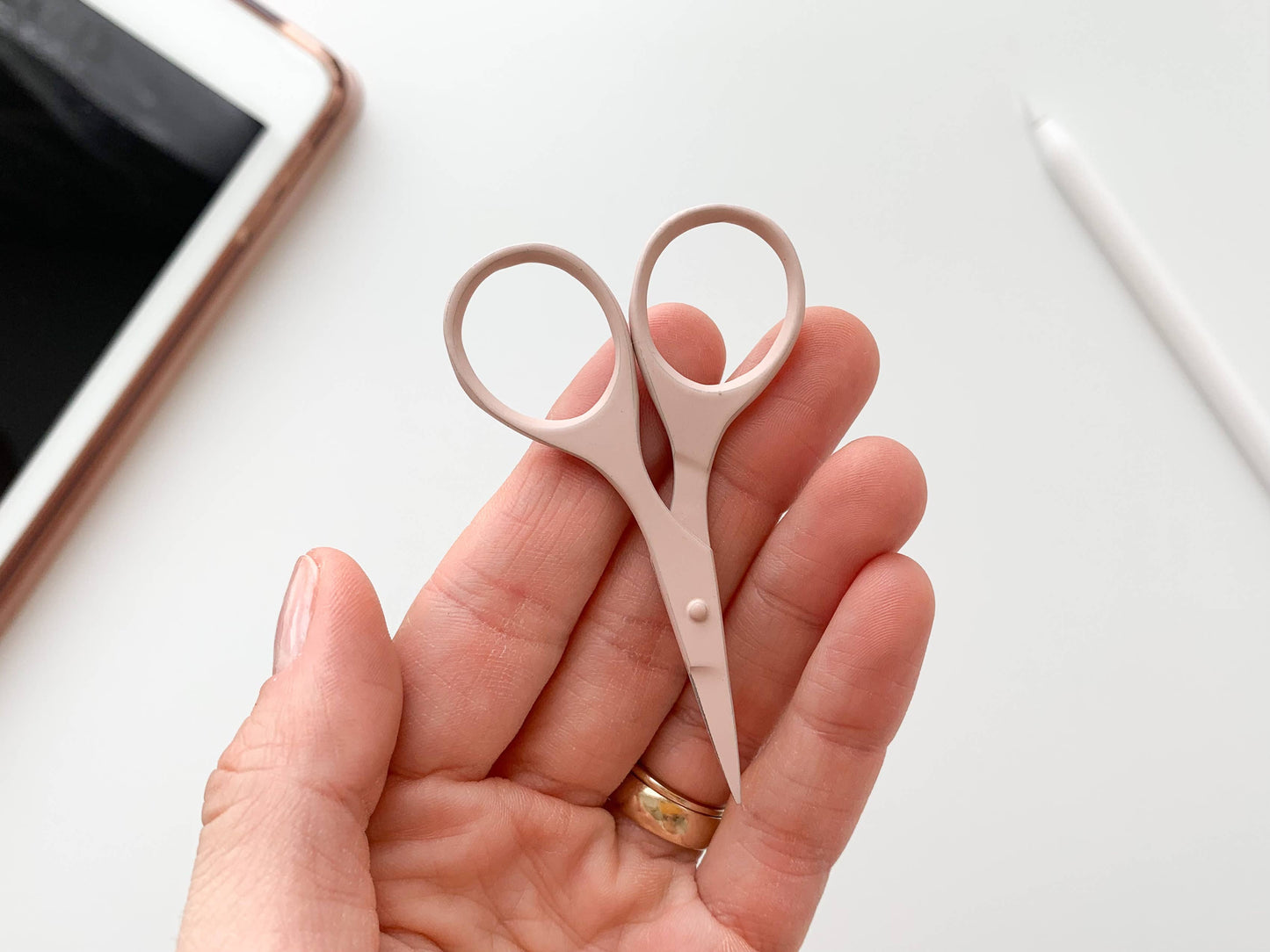 Small needlecraft scissors, tiny embroidery scissors: Mint