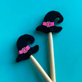 Protectores de puntas para agujas de tejer: sombrero de bruja rosa y negro de Comma Craft Co