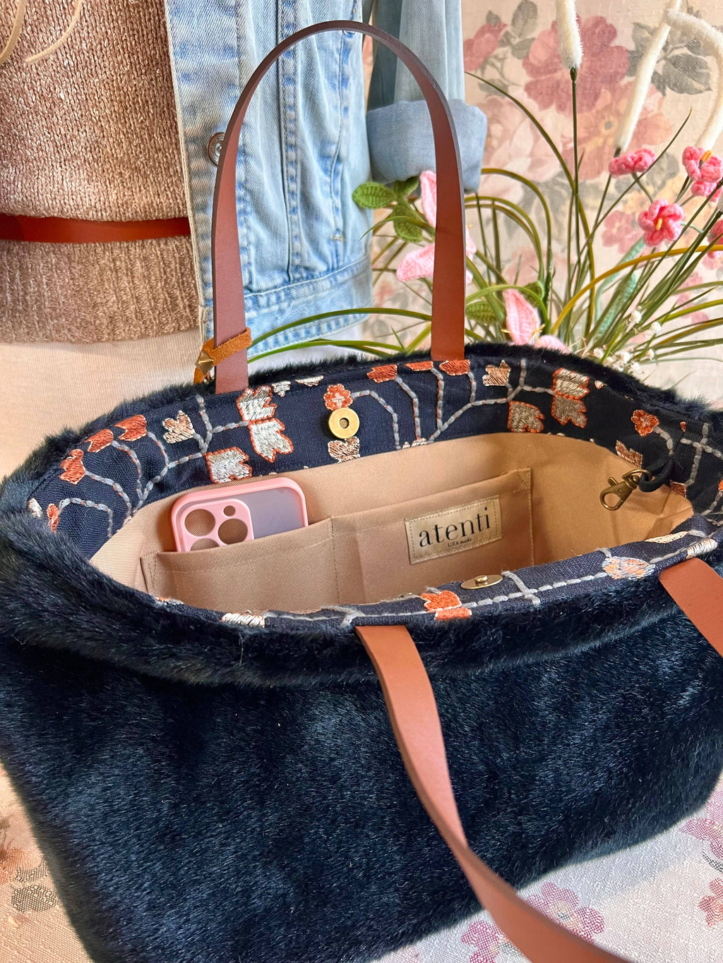Midnight Mink Divina; bolso de mano y bolsa pequeña para proyectos hechos en EE. UU. de Atenti