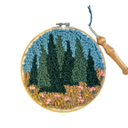 Kit DIY de bordado con punch needle Summer Forest de Plum Diddle