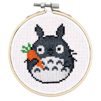 Totoro with Carrot: kit DIY de punto de cruz de TheCloudFactory