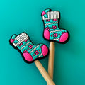 Protector de puntas para agujas de tejer bota navideña rosa y azul de Comma Craft Co