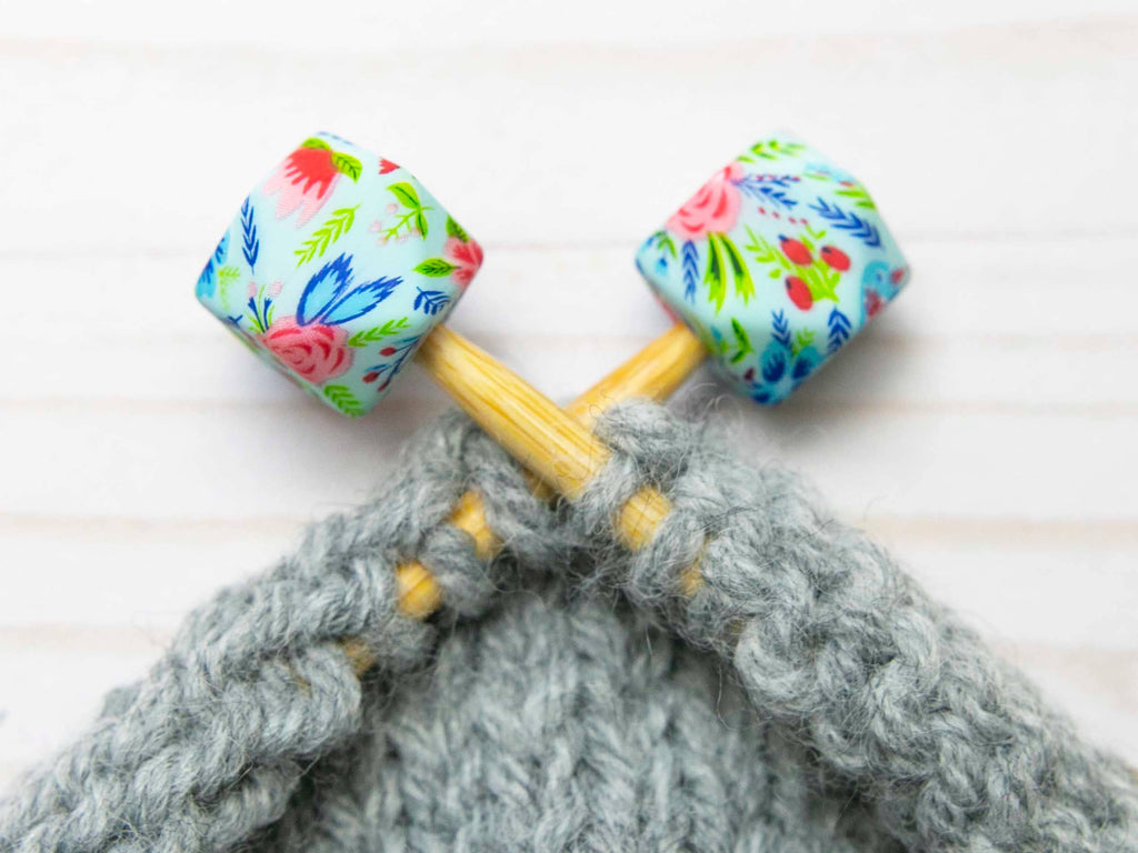 Blue Floral Hexagon | Stitch Stoppers, accesorios para tejer, de Fox & Pine Stitches