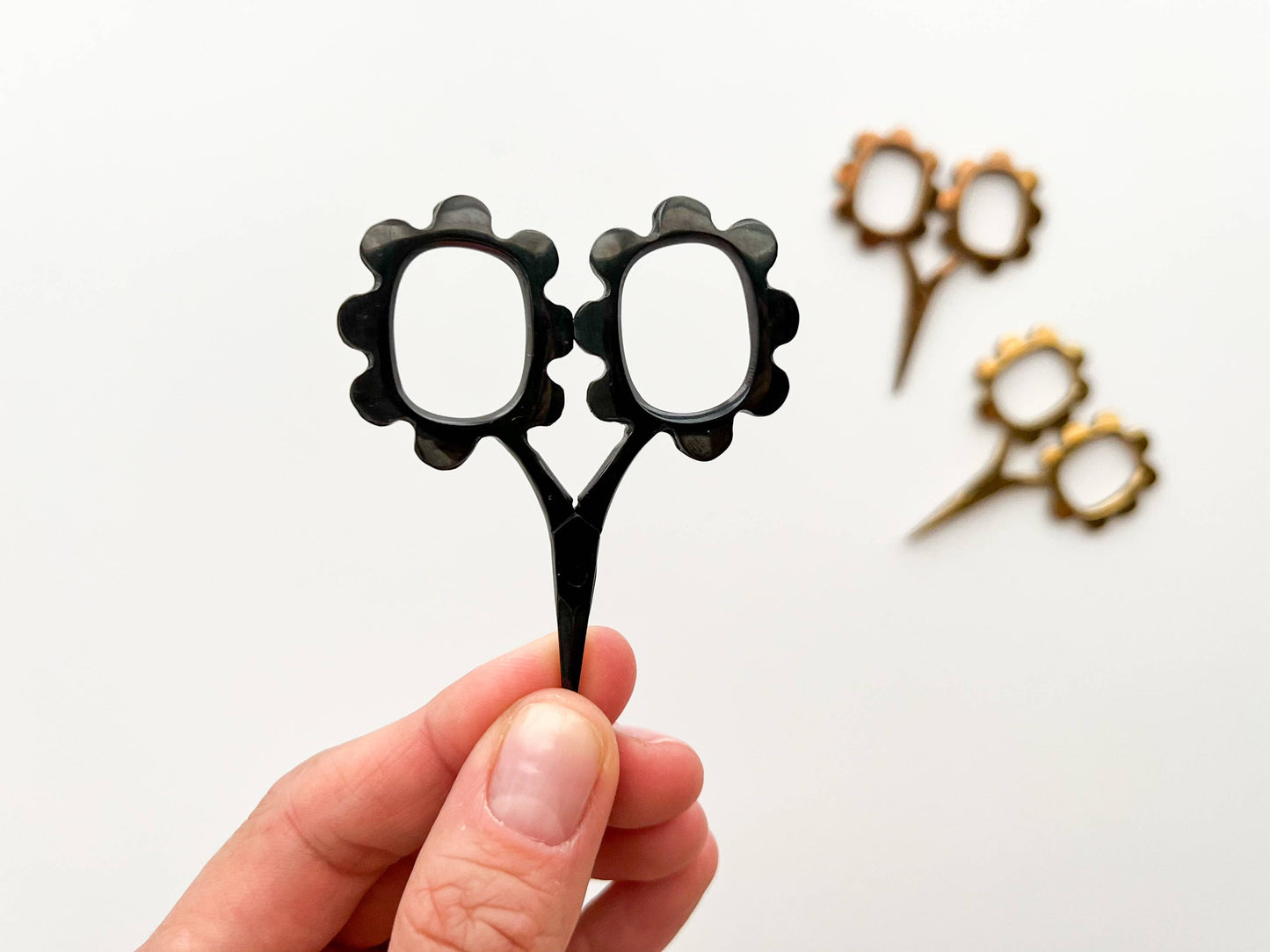 Small flower scissors, tiny needlecraft scissors: Blue