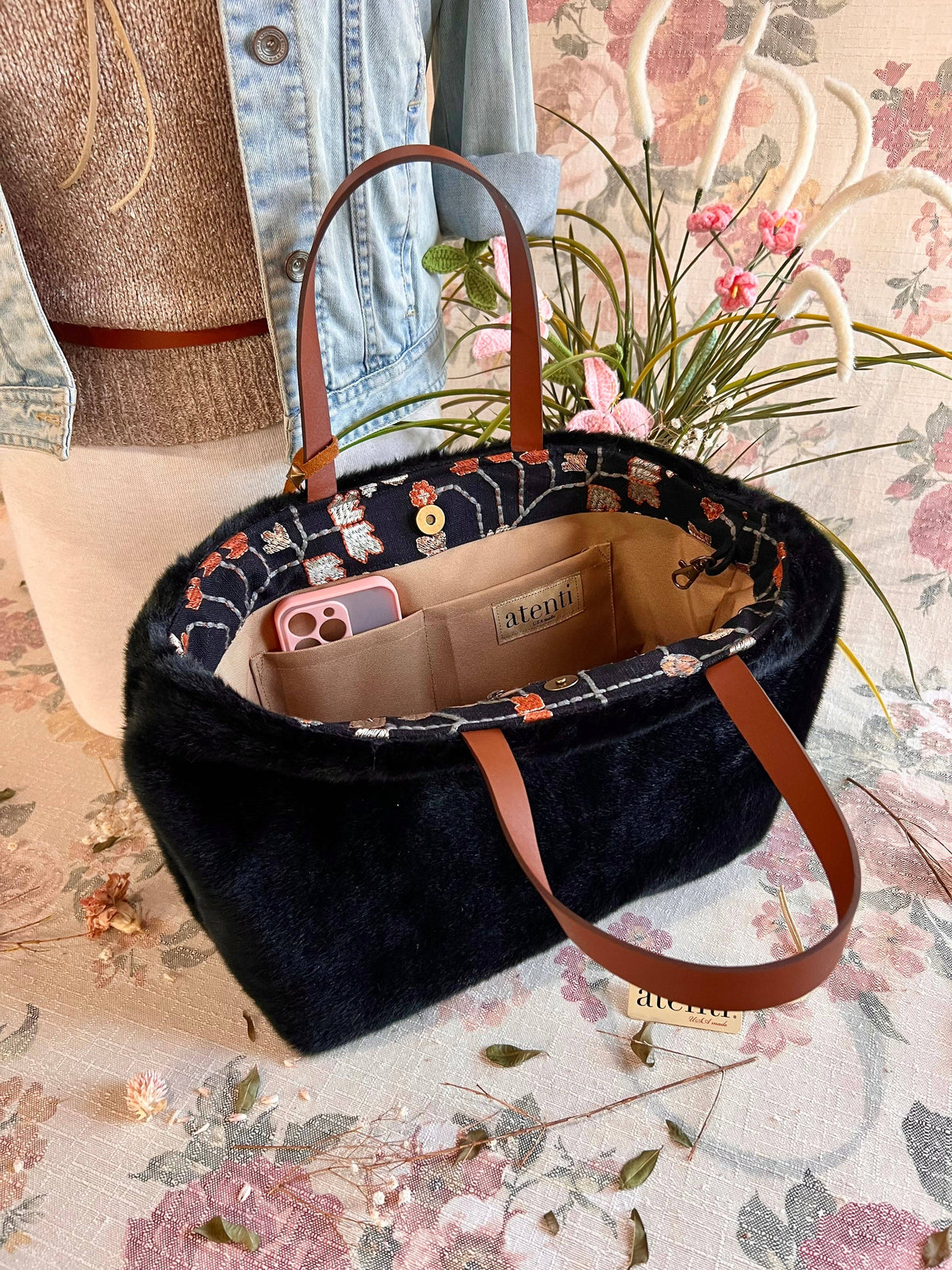 Midnight Mink Divina; bolso de mano y bolsa pequeña para proyectos hechos en EE. UU. de Atenti