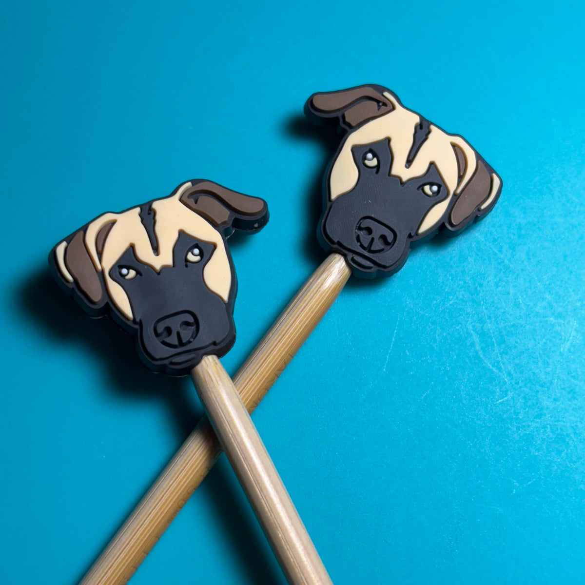 Protectores de puntas para agujas de tejer - varias razas de perros: Beige (tongue) de Comma Craft Co