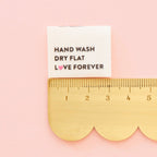 Etiquetas de algodón orgánico "Hand Wash Dry Flat" para tejido y costura de Sarah Hearts